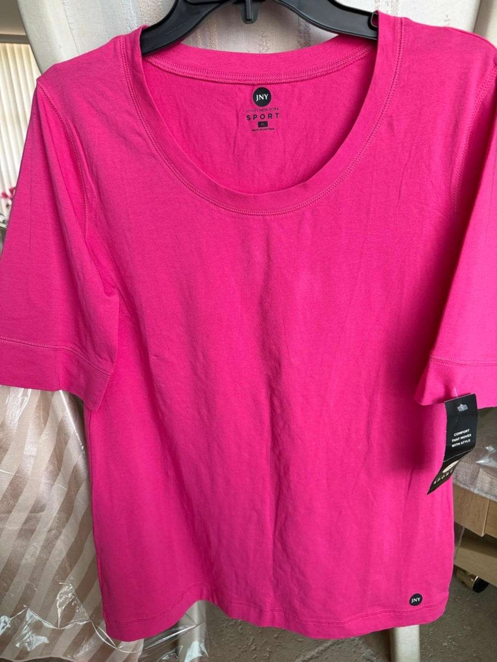 Jones New York Short Sleeve Scoop Neck Tee in Fuchsia